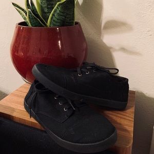 Black Toms